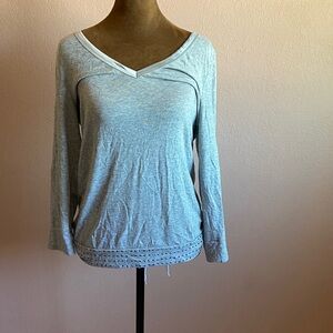 Express Light Gray V-Neck Three- Quarter Sleeve